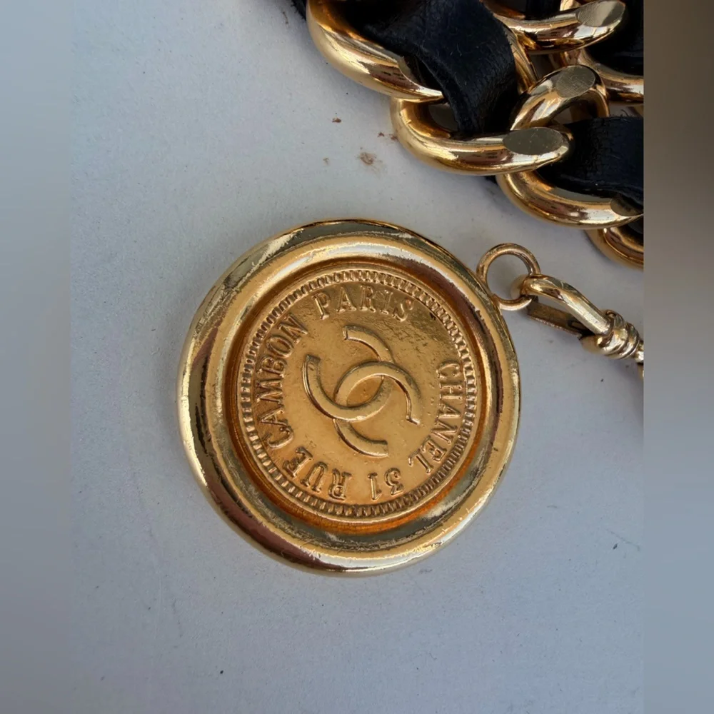 RUNWAY 24K gold plated CHANEL vintage single chain leather belt